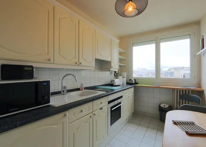 City apartment next to Place Jean Jaurès with secured car park